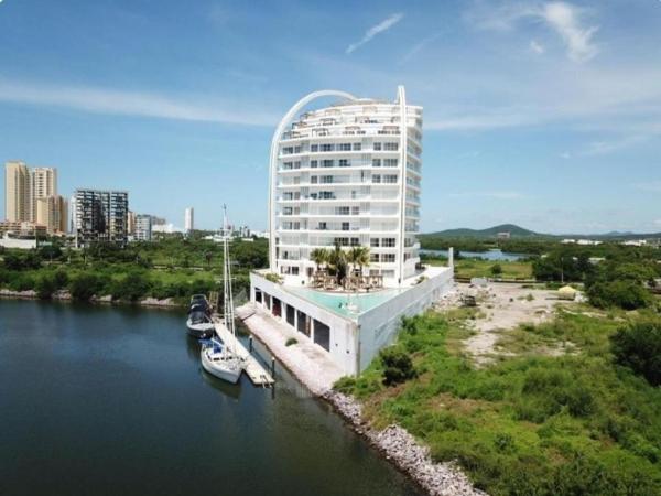 Spacious 3br Marina Condo With Pool - Mazatlan