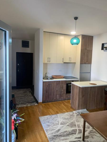 På billedet ses objektet Disa&Nuzi beliggende i byen Ulcinj.
