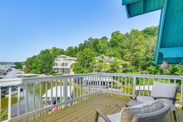 A la foto es mostra l'objecte Private Dock and Fire Pit Camdenton Retreat! situat a la ciutat de Camdenton.
