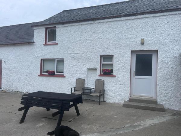 The photo shows the Kilkenny Organic Farm 2-Bed Apt Sleeps 4 Parking located in the city of Rathdowney.