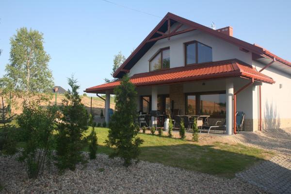 På billedet ses objektet Apartamenty Jaśmin i Lilia jez. Sunowo koło Ełku beliggende i byen Bartosze.
