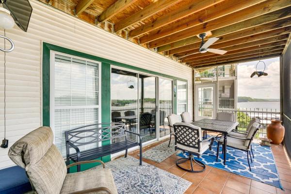 Fotografie 7: Pool Access at Waterfront Lake Ozarks Rental!
