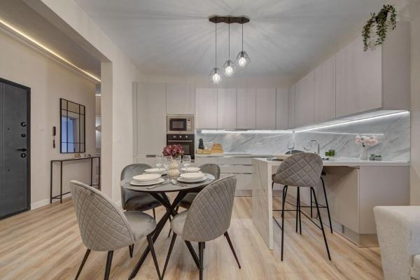 Central 3BR Escape Walk to Everything, Гзира