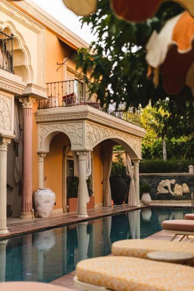 Na fotografii je vidět objekt Casa Fontana nacházející se ve městě Alaçatı.