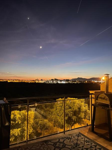Fotografie 6: Mountains, the Sea and Orange Fields - Calm Retreat with Scenic Balcony