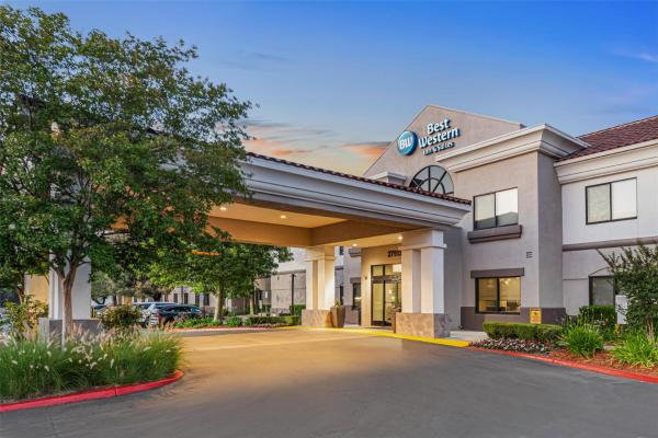 A la foto es mostra l'objecte Best Western Valencia/Six Flags Inn & Suites situat a la ciutat de Castaic.