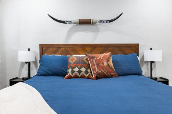 A la foto es mostra l'objecte The Rae | Sequoia Motel RM 5 situat a la ciutat de Three Rivers.