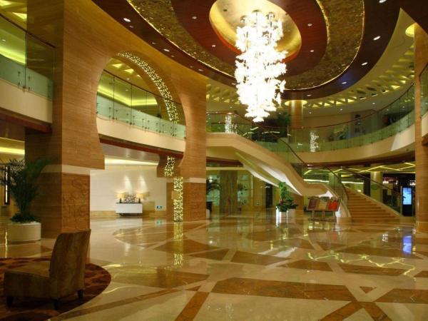 A la foto es mostra l'objecte New Century Grand Hotel Lishui Huaqiao situat a la ciutat de Lishui.