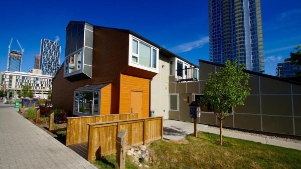 写真にはカルガリー市にあるHI Calgary City Centre - Hostelが写っています。