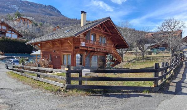 Auf dem Foto ist das Objekt Chalet Risoul jusqu'à 8 personnes in der Stadt Risoul zu sehen.
