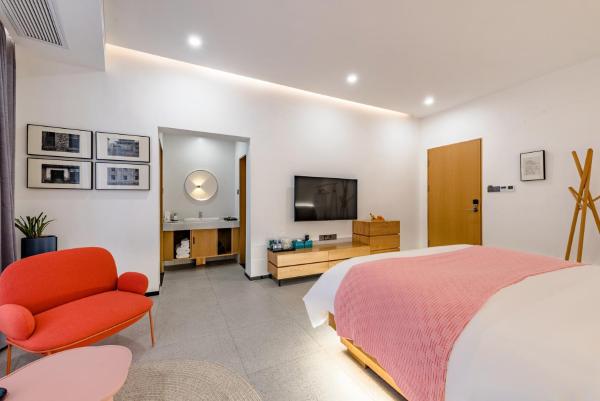 Chambre Lit Queen-Size — 38 m² - 张家界天门山国家森林公园民宿丨天门山索道店丨提供张家界西站免费接站