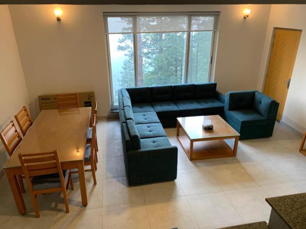 Billede 9: Pine Edge by T2R - Luxury 2BR Duplex Apartment Private Parking & Stunning Views in Khaira Gali near to Nathia Gali & Muree