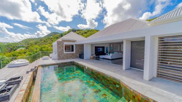 Amazing Villa With Views Over the Bay, Gustavia