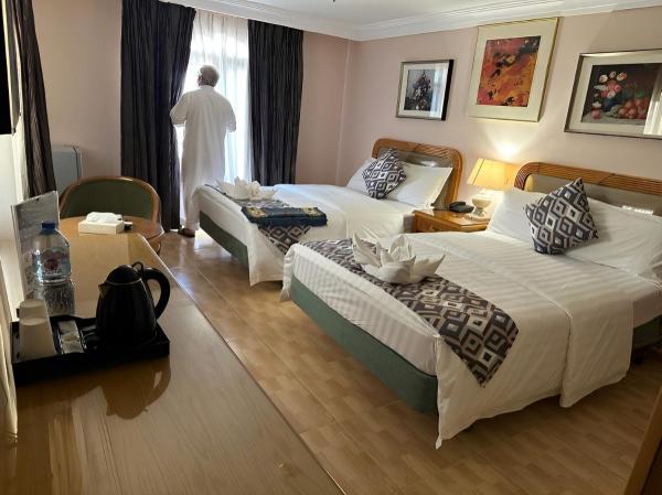 På bilden syns objektet Mass Plaza Hotel som ligger i staden Aqaba.