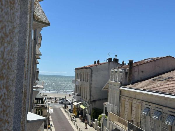 A la foto es mostra l'objecte T2 lumineux avec balcon à 50m de la plage à Pontaillac, parking inclus - FR-1-494-214 situat a la ciutat de Royan.
