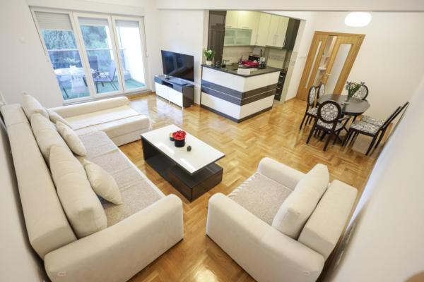 A la foto es mostra l'objecte Apartman Miris Borova situat a la ciutat de Trebinje.
