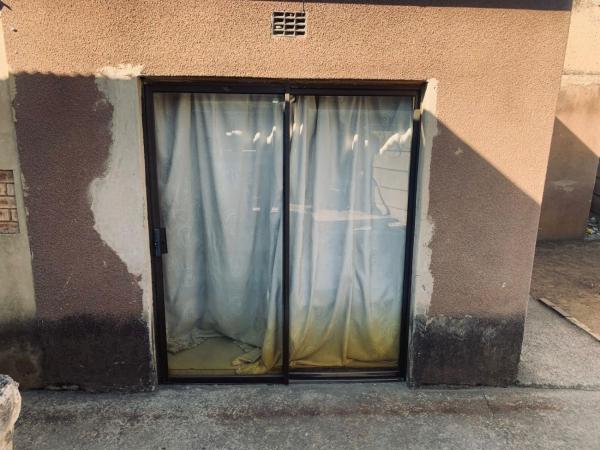 A la foto es mostra l'objecte Kasi Roots Living situat a la ciutat de Soweto.