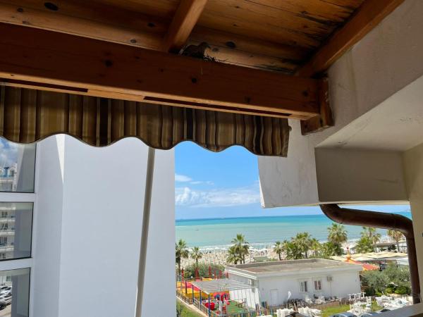 A la foto es mostra l'objecte House in Wonderland situat a la ciutat de Golem.