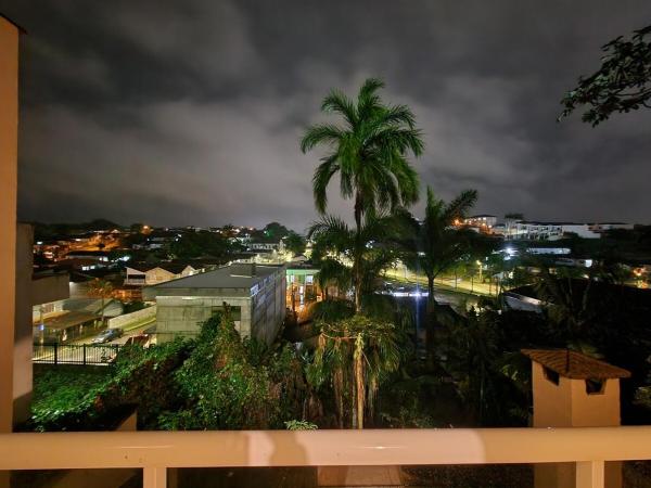 Na fotografii je vidět objekt Linda casa perto da BR e do centro nacházející se ve městě Joinville.
