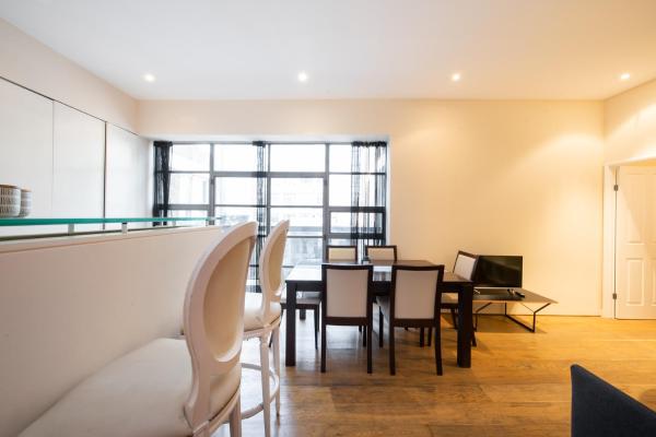 Stunning 3 Bedroom Flat in Mayfair, London
