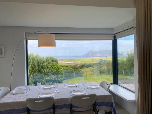 På billedet ses objektet Clogher Beach View - Scenic beliggende i byen Dingle.