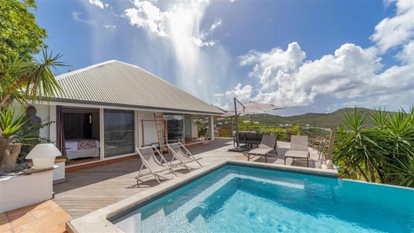 A la foto es mostra l'objecte St Jean Hillside Haven with Pool and Lagoon Views situat a la ciutat de Gustavia.