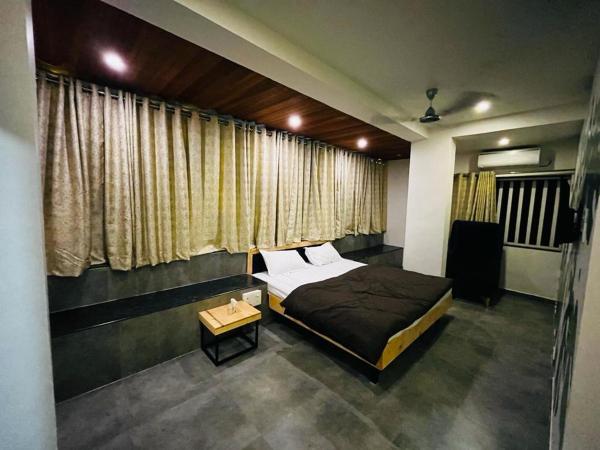 The photo shows the Parijat NX Rooms & Stays located in the city of Vani.