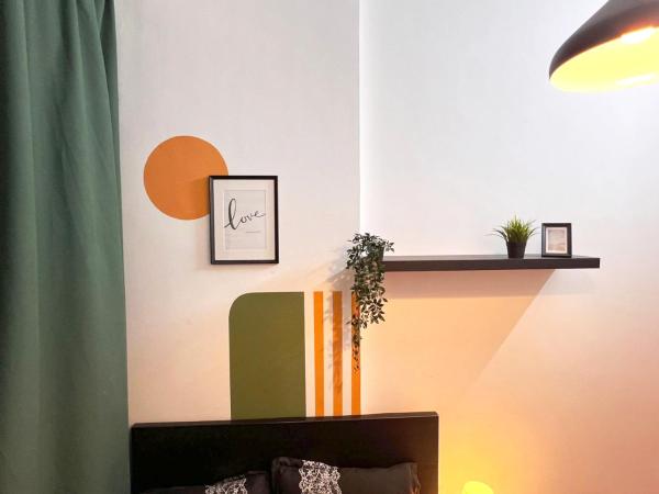照片显示了位于Istayhah市的Amour Room For Couple in Barsha Heights Tecom物件。