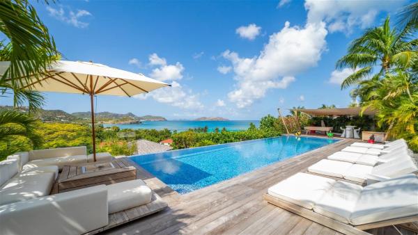 Six-Bedroom Oceanfront Villa with Pool and Piano, Quartier de Lorient