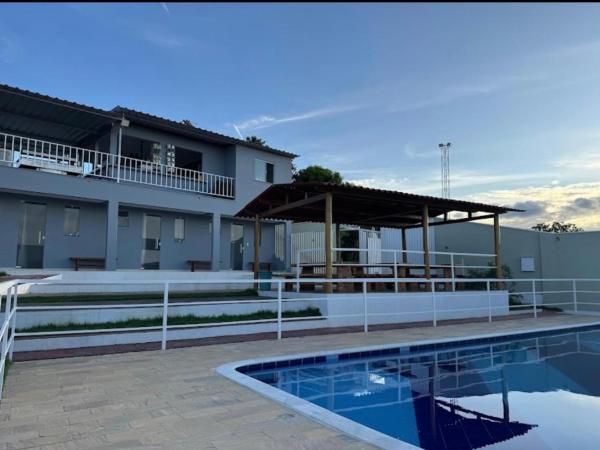A la foto es mostra l'objecte Baitinga clube situat a la ciutat de Amargosa.