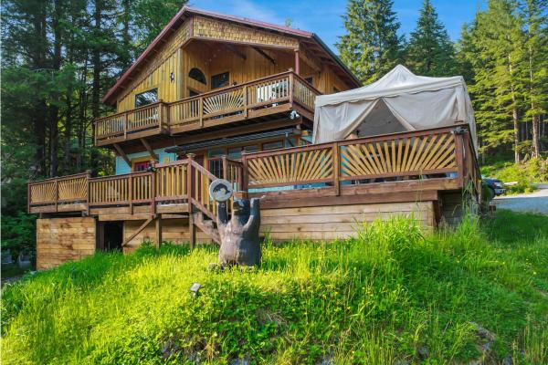 A la foto es mostra l'objecte Salmon Return and Wildlife Roam Ketchikan Getaway! situat a la ciutat de Ketchikan.