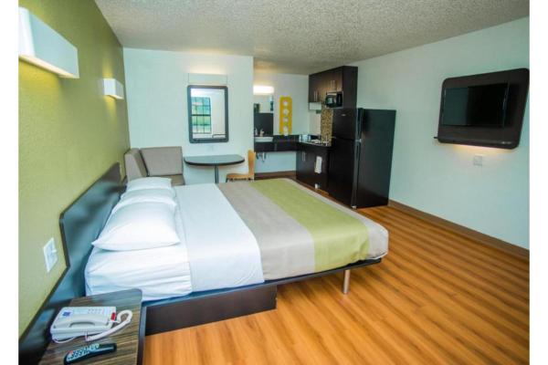 På billedet ses objektet Motel 6-Palestine, TX beliggende i byen Palestine.