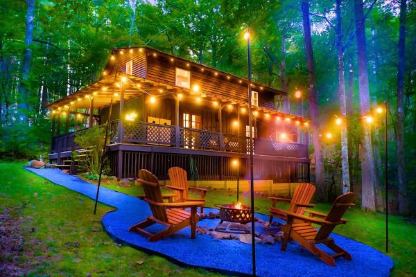 A la foto es mostra l'objecte Meadow Retreat - Hot Tub, Fire Pit & Games situat a la ciutat de Morganton.