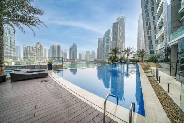 A la foto es mostra l'objecte Chic Waterfront 1 Bed with Panoramic Marina Views situat a la ciutat de Dubai.
