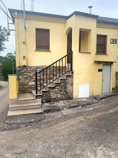 A la foto es mostra l'objecte Casa Divina situat a la ciutat de Covas.