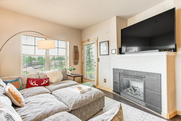 A la foto es mostra l'objecte Condo Near Winter Park Resort + Steps From Shuttle situat a la ciutat de Fraser.