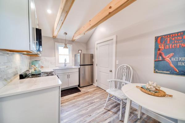 Фотография 6: Studio with Deck by Leavetown Vacations