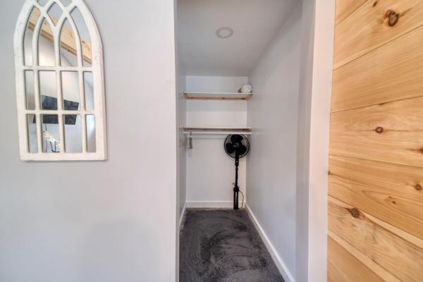 Фотография 8: Studio with Deck by Leavetown Vacations