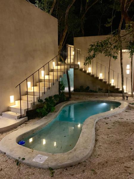 Na zdjęciu widoczny jest obiekt Apsara private villas with top plunge pools położony w mieście Tulum.