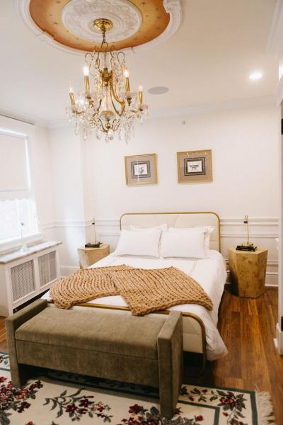Chateau Connellsville Eclectic Homage Suite - Mount Pleasant, PA