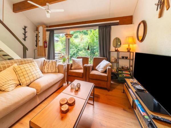 照片显示了位于Heer市的Chalet in Hastière near Freÿr Castle物件。