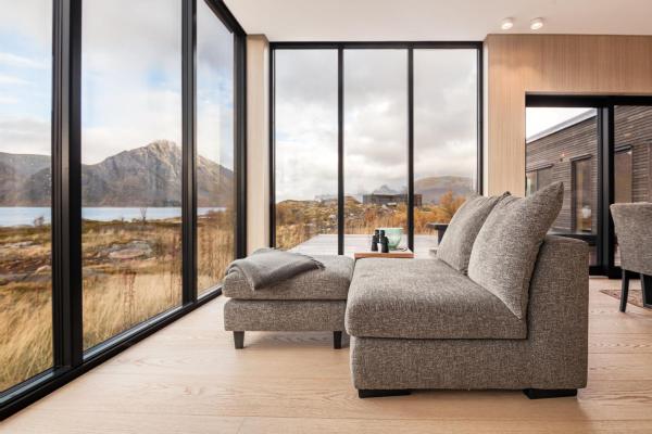 På billedet ses objektet New lodge at seaside, near Henningsvær Lofoten beliggende i byen Kleppstad.