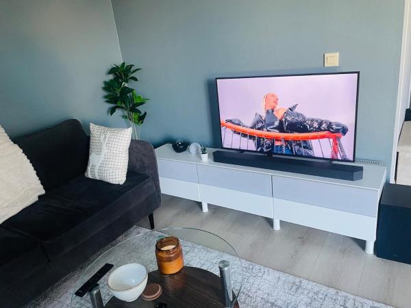 A la foto es mostra l'objecte A Bright and Furnished Apartment situat a la ciutat de Stavanger.