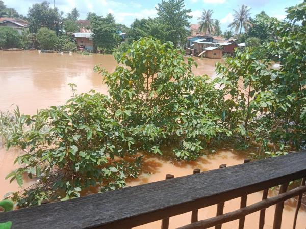A la foto es mostra l'objecte Battambang Family Riverside Homestay situat a la ciutat de Phumĭ Don Téav.