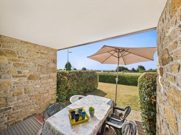 A la foto es mostra l'objecte Vue mer pour 2 adultes et 2 enfants situat a la ciutat de Carnac.