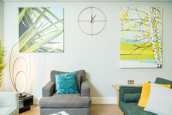 Ultra Luxury Riverside Condo Central London Notting Hill with LIFT & Juliet balcony, London