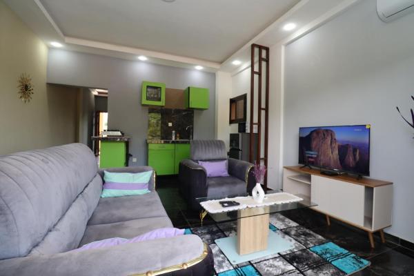 Nella foto è visibile l'oggetto AfriqPnB RF2 Studio Mvog Atangana avec Piscine situato nella città di Bébamboué.