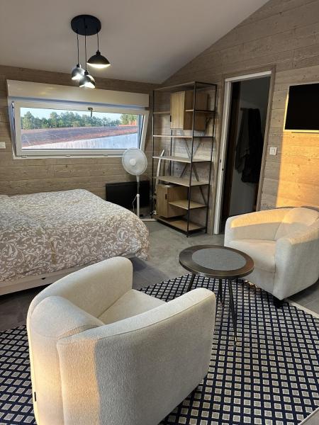 照片显示了位于Les Attaques市的Studio Gisèle物件。