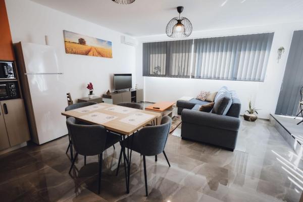 På billedet ses objektet M&D Felix Suites beliggende i byen Cordău.