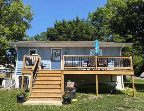 A la foto es mostra l'objecte Blue Bungalow situat a la ciutat de Keuka.